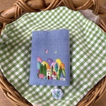 何処か遠い国の風景の手刺繍　ブックカバー　#minne_new  刺繍　手刺繍　文庫本入れ　文庫本カバー　文庫本サイズ　タンガリー　コットン　ギンガムチェック　ブルー　プレゼント　贈り物　ギフト　本