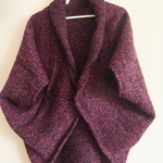 深いむらさきのニットカーディガン