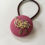 送料無料●刺繍のくるみぼたん。ヘアゴム。