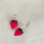 受注製作：いちごのストラップ