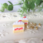 イチゴショートケーキのピアス（中）