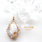 ホワイトラブラドライトぺンダント（ワイヤージュエリー☆ワイヤーアクセサリー☆ワイヤーラッピング天然石ネックレス☆KuthumistyleⓇ☆クツミスタイル）