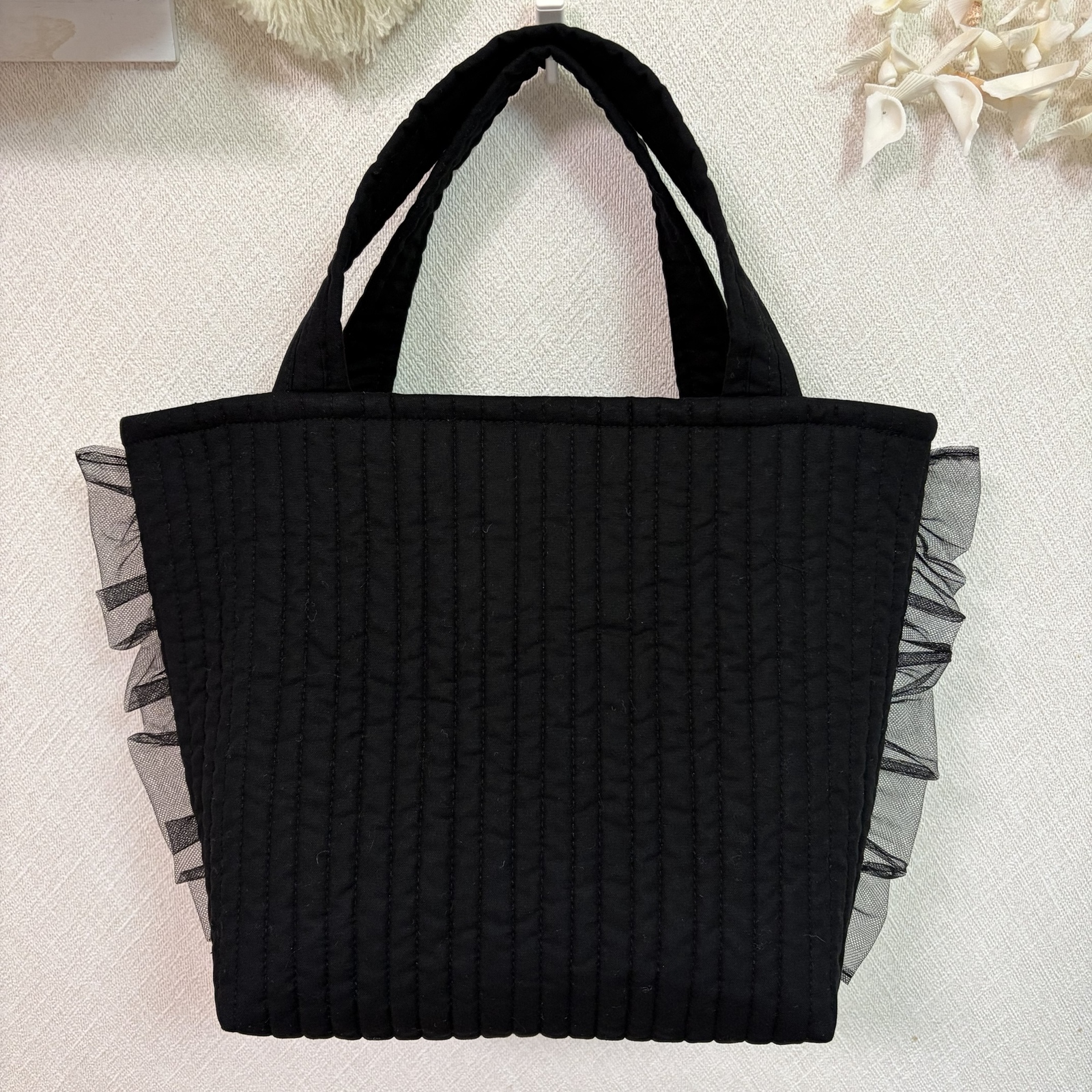 チュールフリル付トートバッグ（L）2way ヌビバッグ ブラック ハンドメイド ヌビバッグ チュールフリル ビジューとパール付き トートバッグ