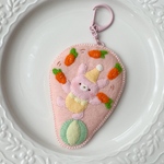 【フェルトキーホルダー】大道芸うさちゃん🐰🥕🎪