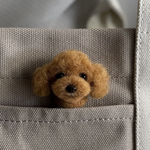 レッドのトイプードル  羊毛フェルト トイプードル ブローチ（レッド）/ 犬 リアル ぬいぐるみ うちの子 お散歩バッグ アクセサリー