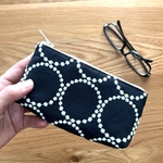 mina perhonen tambourine メガネ入れ　ネイビー　ミナペルホネン の刺繍生地 タンバリン