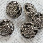 メタルボタン（アンティークフラワー）18mm　5個セット
