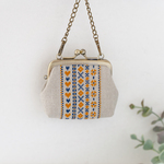 ボーダー刺繍のリネンがま口ポーチ（S）チェーン付き｜イヤホンや小物収納に便利｜オレンジ