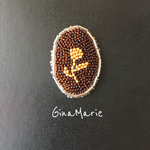 ビーズ刺繍 アンティーク風ブローチ　ゴールドのお花（ブラウン）