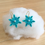 つまみ細工  雪のような華のようなピアス・イヤリング(ターコイズ)