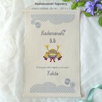 【総刺繍・棒付き】伝統的な和風模様に凛と輝く、兜タペストリー　こどもの日　端午の節句　兜　菖蒲　名前旗