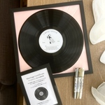 【準備不要のフルセット登場！】 本物のレコードで作る結婚証明書⌇おしゃれな額縁付き＊.。