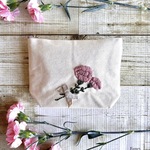 大人かわいい手刺繍カーネーションのポーチ(ピンク) 国産帆布　コットン　リネンリボン　小物入れ