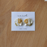 刺繍ピアス/イヤリング　ナチュラル　山吹色