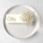 中サイズ/2色パールの華やかお花ブローチ（白•クリーム）　卒業式入学式　セレモニー　ギフトプレゼント