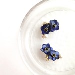 アネモネみたいな紫陽花イヤーカフ【ネイビー】