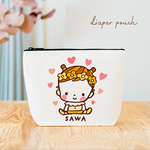 名入れ  出産祝い　ベビー　赤ちゃん用品　ベビーポーチ　ベビー雑貨　母子手帳ケース  おむつポーチ  名入れポーチ　黄色　花輪　赤ちゃん（ハートとお団子結びのベイビー)