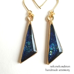 galaxy navy blue triangle ピアス
