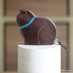  お座りする子猫のコインケース ・ ブラウン×サックス