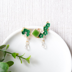 【つまみ細工】モザイクタイルと花 イヤーカフ イヤリング グリーン 緑 ホワイト ゴールド クリスタル