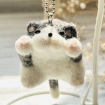 羊毛フェルト⭐︎一緒にい隊「ねこ玉へそ天チャーム」白黒猫ちゃん/キーホルダー　ストラップ　バッグチャーム　猫雑貨　ぬい活　癒しグッズ　プチギフト