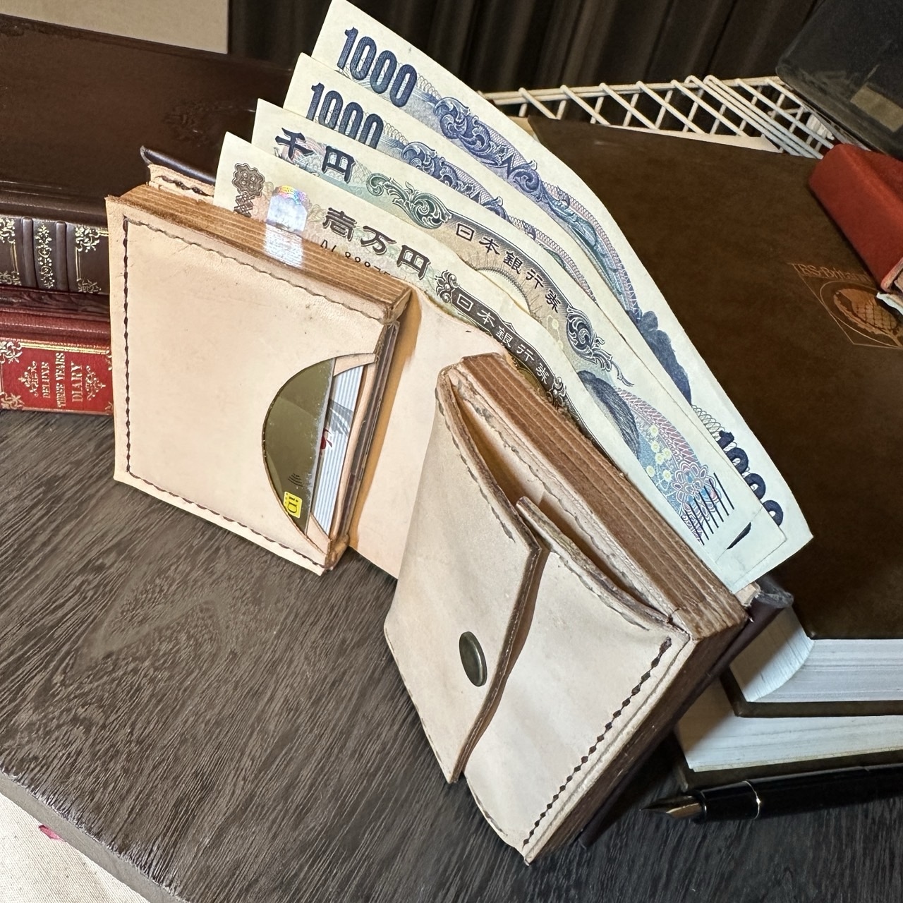 洋書風二つ折り財布 01 - 革の図書館/夢革匠会 | minne byGMOペパボ