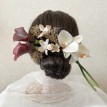 高品質造花カラーリリィワインレッド×胡蝶蘭と小花の髪飾りセット/結婚式和装　白無垢　色打掛　卒業式袴　成人式振袖　着物　和装ヘアアクセ　カラーリリー　パープル　紫　赤　上品　大人　シニヨン