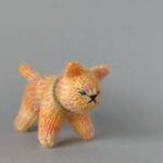 カラフルオレンジの子猫　棒針編み