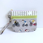  ✰トリプルファスナーミニ財布　サイクリングくまさん・グレー　ストラップ付き　ミニポーチ（14cm）ファスナー3ヵ所　内ポケット付き　お札入れ　小銭入れ　薬入れ