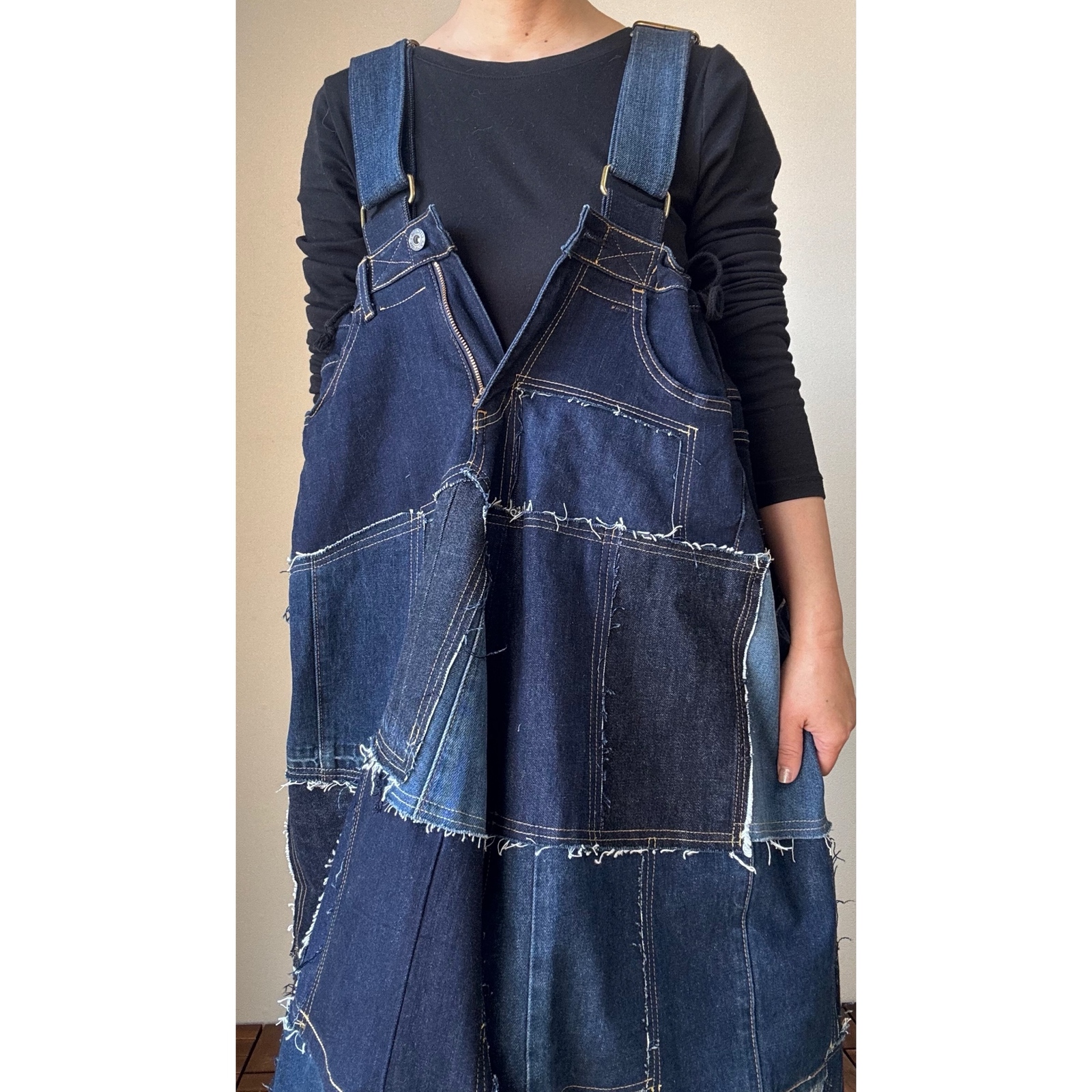 パッチワークで仕立てた古着デニムのジャンパースカート｜リメイク