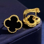 ピアス／オニキス×YellowGold／ クローバー  ピアス k18仕上げ　　　　　　　　　　　　　　　　　　　　　　　クローバー ネックレス マザーオブパール 白蝶貝 四つ葉 シェル 上品 高級