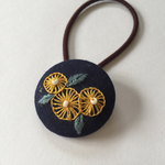 送料無料●刺繍のくるみぼたん。ヘアゴム。