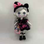 黒とピンクのドレスのドールチャーム