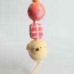 石粉粘土のキーホルダー　犬　ピンク×ラベンダー