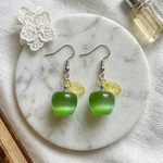 青りんご　グリーンアップル　青リンゴ　林檎　チェコガラス　ハンドメイド　ピアス　イヤリング　かわいい　爽やか　涼しげ　ナチュラル　上品　ハンドメイド　ピアス　イヤリング　ハンドメイドピアス　イヤリング