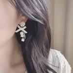 New!〖 耳飾り〗すずらん⌇﻿ﾍﾞｰｼﾞｭ　　　　　　　　　　　ﾚｼﾞﾝﾋﾟｱｽ　ﾚｼﾞﾝｲﾔﾘﾝｸﾞお花ﾋﾟｱｽ　お花ｲﾔﾘﾝｸﾞ ﾚｼﾞﾝｱｸｾｻﾘｰ　　　　　　　　　　　　　　　　