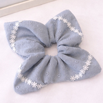 小花刺繍スクエアシュシュ｜ smoky gray flower chouchou🩶