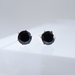 漆黒の輝き｜ブラックオニキスの一粒ピアス　黒　４ｍｍ　サージカルステンレス　金属アレルギー対応　小さい　小粒　天然石 プレゼント　クリスマス　ギフト　金アレ対応　モノトーン