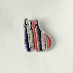 ストライプ猫   刺繍ブローチ