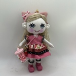 イチゴ柄ドレスのドールチャーム
