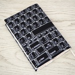 【文庫本】ゴムバンド栞付ブックカバー 手帳カバー★USA生地★キーボード柄★黒