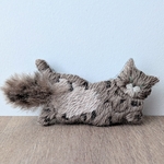 *⋆⸜キジトラ⸝⋆*  へそ天にゃんこ 手刺繍ブローチ・帯留め