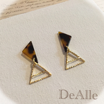 金属アレルギー対応*アシメトライアングルピアス*べっ甲
