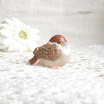 ふくら雀　陶土ブローチ
