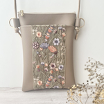 【再販】【受注制作】小花柄が大人可愛いスマホショルダーバッグ🌼［ベージュ］インド刺繍リボン　スマホポシェット　サコッシュ