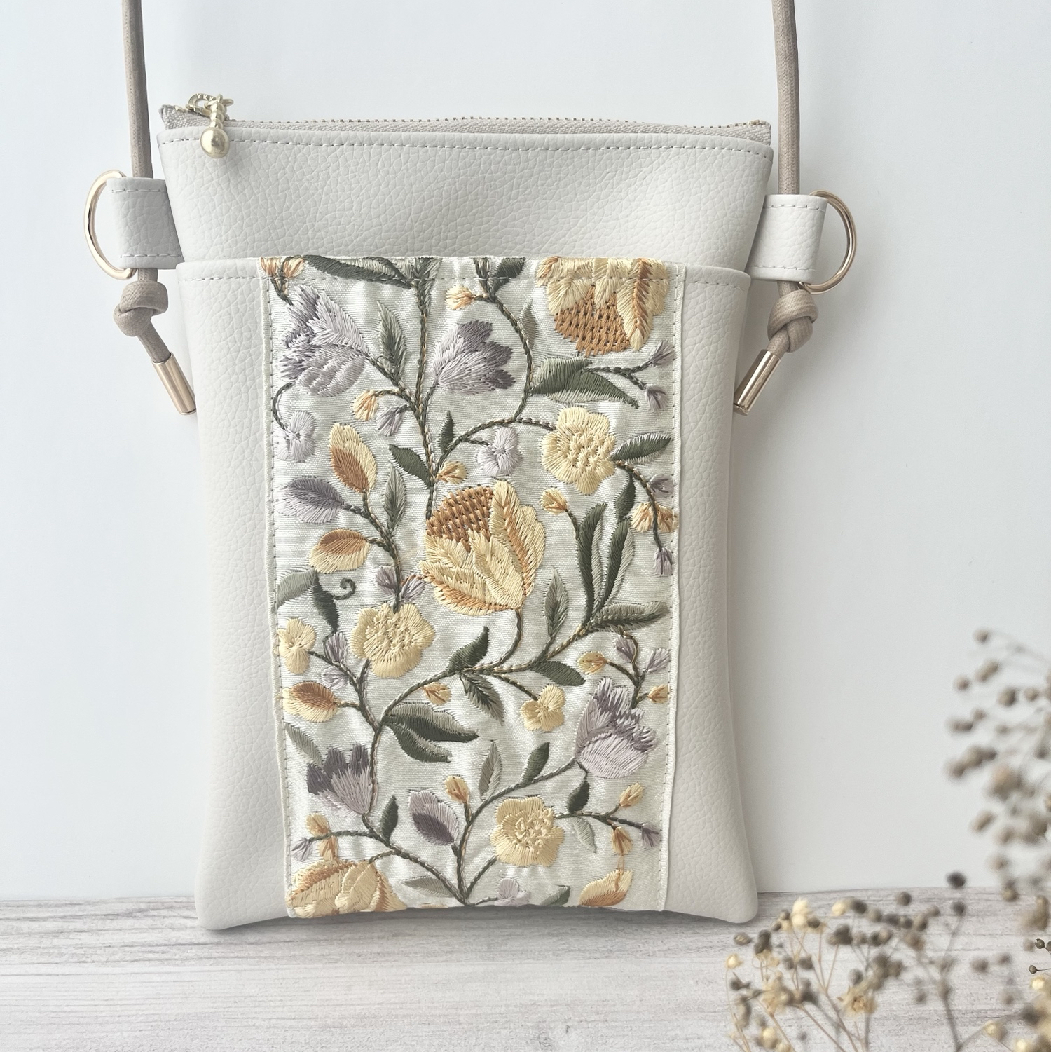 受注制作】インド刺繍リボン 合皮 フェイクレザー スマホショルダー 