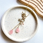 再販【ﾋﾟﾝｸ×ｺﾞｰﾙﾄﾞ】🌸ひらりとさくらが揺れるマンテルデザインネックレス