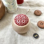 プチ ピンクッション 針山 ♦ 木工房 のウッドボウル メープル ♦【 ダークレッド 】ミニ ピンクッション