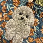 ＊うるうるトイプードル　毛糸キーホルダー＊シルバー　グレー　灰色　ぬいぐるみマスコット　動物ポンポン　置き物　犬　オーダー　ペット　うちの子　ペットロス
