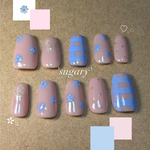 くすみピンク×ブルーの小花チェックネイル